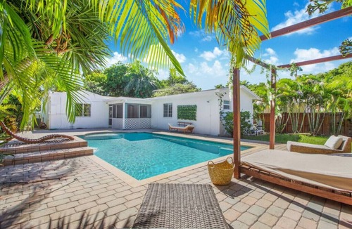 Parkside Villa | Casa Aloha | Tropical Pool | Beach 9 mins | Games