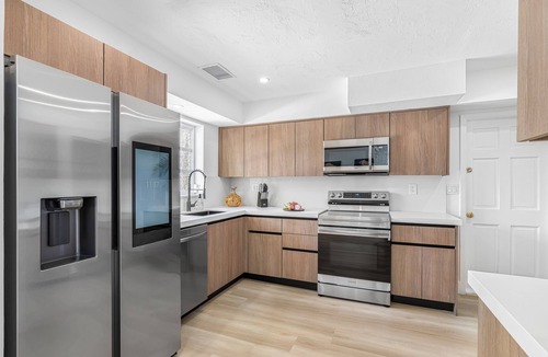 Northeast Miami House | Casa Belle Meade. Waterfront Holiday Home.
