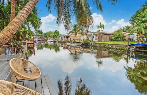 North Central Hollywood Villa | Casa Cabana | Pool | Waterfront | Beach 12 min