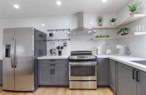 Hallandale Beach Villa | Casa Christina I 5 min to Beach I Tropical Pool