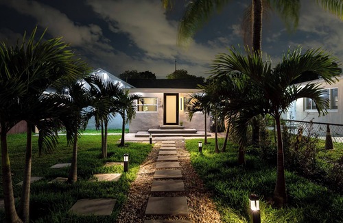 Royal Poinciana House | Casa Cusco - Hot Tub, Fire Pit & Backyard Oasis Near Beach