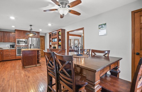 Chincoteague House | Casa del Mar | 5BR Chincoteague Home Walk to Shops, Outdoor Shower, Hot Tub, Grill & Pet Friendly