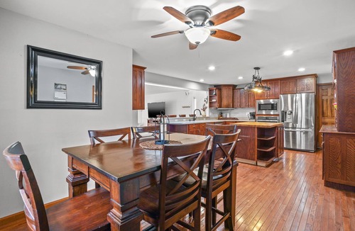 Chincoteague House | Casa del Mar | 5BR Chincoteague Home Walk to Shops, Outdoor Shower, Hot Tub, Grill & Pet Friendly
