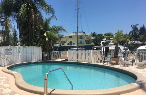 Coral Ridge Resort | Casa Del Sol Waterfront Resort & Marina