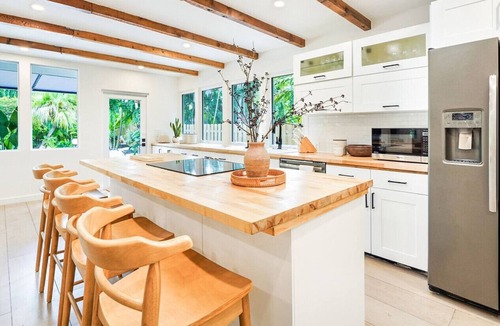 Biscayne Park House | Casa in Tropic Paradise with Pool and BBQ