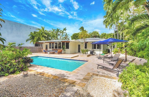 Biscayne Park House | Casa in Tropic Paradise with Pool and BBQ