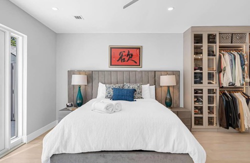 Coral Way Villa | Casa la Miami, Centrally Located w/Pool & Gym