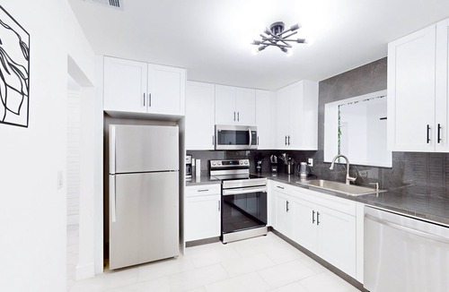 Driftwood House | Casa Lucia 5 Bedroom Home with Pool Near Hard Rock Casino