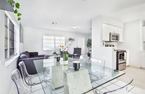 Hallandale Beach Villa | Casa Luna | Tropical Pool | 8 mins to the Beach