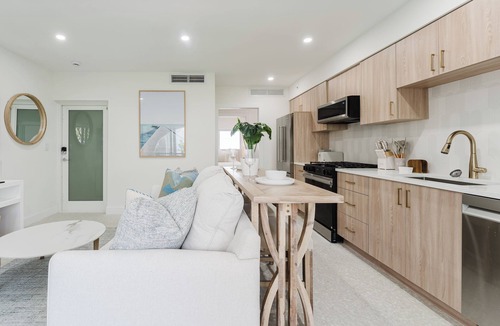 Boca Raton Apartment | Casa Luz - Sunlit Boca Pool Retreat