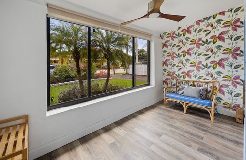 Middle River Terrace House | Casa Palma 🌴 Close to Beach & Downtown - Sleeps 8 Guests