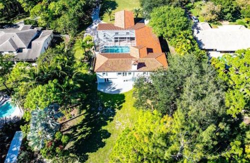 West Dixie Bend House | Casa Parkland Private Resort Courtyard Pool