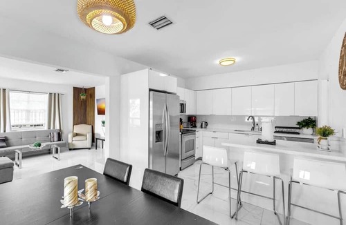 Hallandale Beach House | Casa playa | coastal comfort 10 min from beach