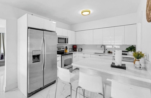 Hallandale Beach House | Casa playa | coastal comfort 10 min from beach