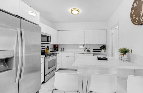 Hallandale Beach House | Casa playa | coastal comfort 10 min from beach