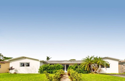 Highland Lakes Villa | Casablanca Luxury Home Sleeps 16 - 5BR 3BTH