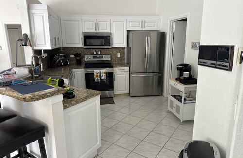 Tropic Palms House | CasaDelray! Your Spacious 5BR Coastal Retreat Just Minutes Away From The BEACH
