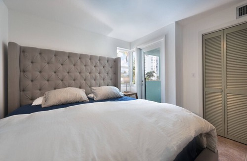 Hollywood Bed & Breakfast | CasaDonna's Driftwood Retreat