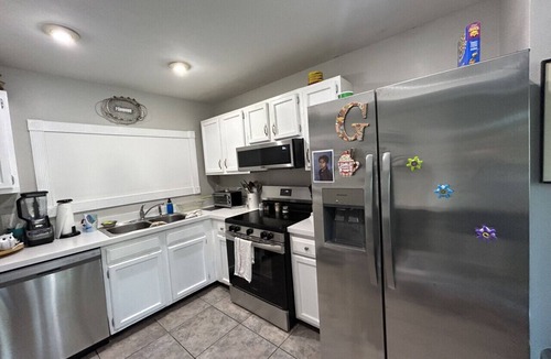 Hollywood Bed & Breakfast | CasaDonna`s Sea Breeze Suite - No Hidden Resort Fees