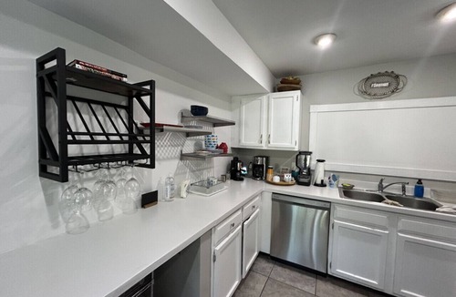 Hollywood Bed & Breakfast | CasaDonna`s Sea Breeze Suite - No Hidden Resort Fees