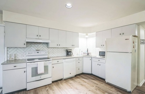 North End Condo | Castaway Cottage, A Cozy 2-Bedroom Condo in OCNJ. Pet Friendly