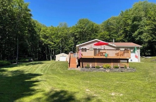 De Lancey Ski Chalet | Catskill Mountain Secluded Cottage