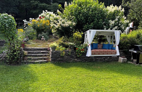 Boiceville Cabin | Catskills Mountain Riverfront Dream House