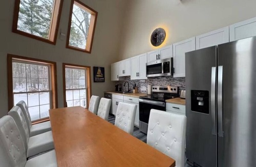 Acra House | Catskills Retreat w/Hot Tub + Fire Pit