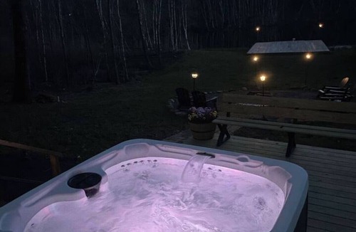 Acra House | Catskills Retreat w/Hot Tub + Fire Pit