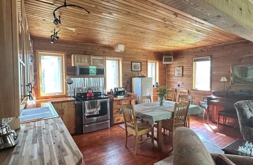 East Glacier Park Cabin | Cedar Cabin Cozy 2-Bedroom next to Glacier Park