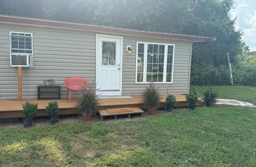 Clayton House | Cedar Cove a Cozy 2-bedroom mobile home in lovely Clayton DE with AC, WiFi