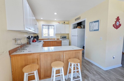Deep Hole House | Cedar Cove | Oyster Bay Waterfront Home w/Gas Fireplace, Dock, Firepit, Deck & Outdoor Shower