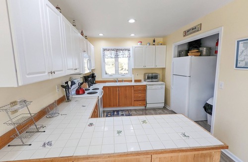 Deep Hole House | Cedar Cove | Oyster Bay Waterfront Home w/Gas Fireplace, Dock, Firepit, Deck & Outdoor Shower