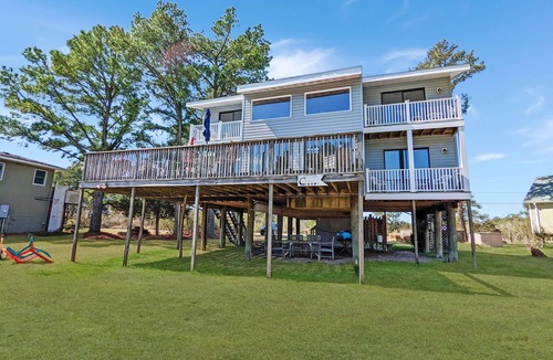 Deep Hole House | Cedar Cove | Oyster Bay Waterfront Home w/Gas Fireplace, Dock, Firepit, Deck & Outdoor Shower