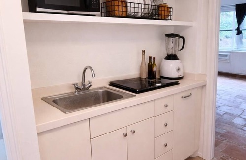 Miami Springs House | Central 1BR, Minutes to Airport, Medley & Miami Beach, Walkable Location