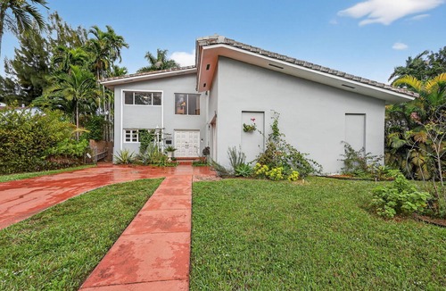 Miami Springs House | Central 1BR, Minutes to Airport, Medley & Miami Beach, Walkable Location