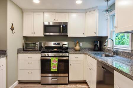 Marstons Mills House | Central AC 3 Min Walk to Pond