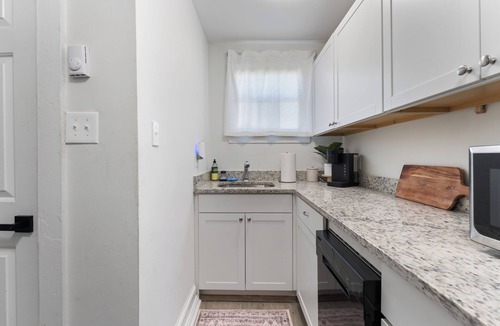 Old Town Fredericksburg Apartment | Central Apartment with Direct Access to Local Coffee Scene