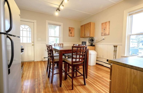 Beverly Apartment | Central Beverly! 5 min to Salem!