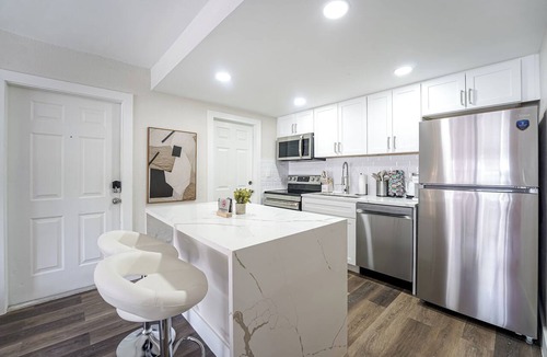 Boca Raton Condo | Central Boca Condo - 2 King Beds - Pool - Near FAU