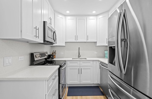 South Middle River House | Central Fort Lauderdale 2BR + Office Retreat with Heated Pool, Spa & Huge Private Backyard