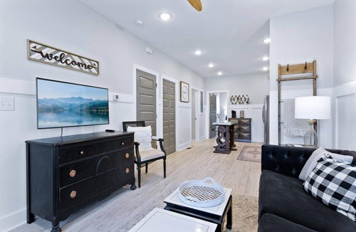 Downtown Apartment | Centrally located downtown 1/1, perfect for traveling workers