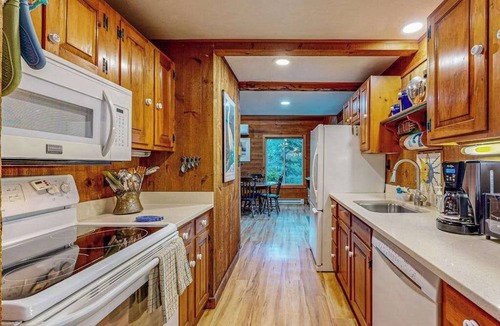 Edgartown House | Centrally located Island getaway with bike path access, patio, W/D, & games