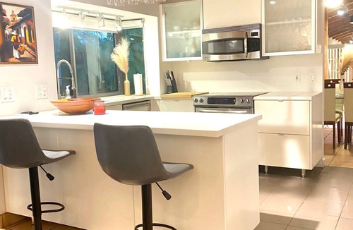 The Crossings House | Centrally located shopping, restaurants, movies, and parks!