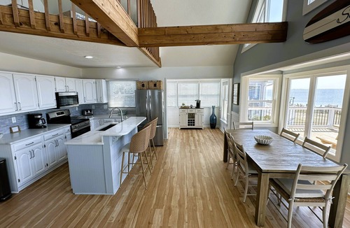 Colington Harbour House | CH1605- SoundFront 4 BRs, Boat Dock, Com Pool, Tennis, Dog Friendly.