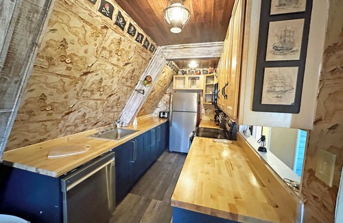 Colington Harbour House | CH307- Ahoy there! The Pirate House-2 Bd, Canalfront, A-frame tranquility!
