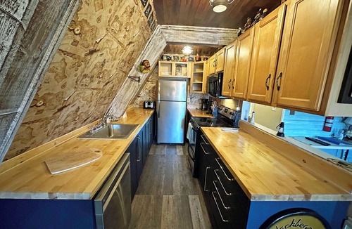Colington Harbour House | CH307- Ahoy there! The Pirate House-2 Bd, Canalfront, A-frame tranquility!