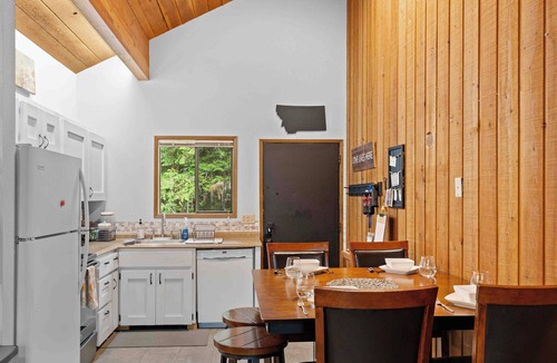 Whitefish Ski Chalet | Chalet Chic - Comfortable & Clean Private Resort Condo Ski, Soak, Relax & Enjoy