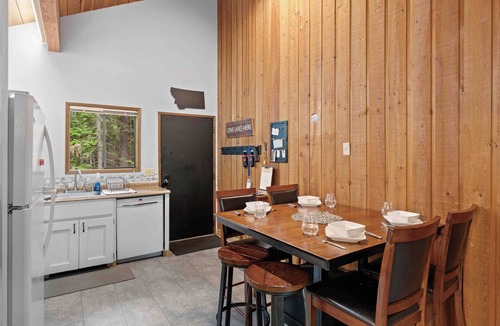 Whitefish Ski Chalet | Chalet Chic - Comfortable & Clean Private Resort Condo Ski, Soak, Relax & Enjoy