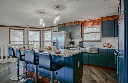 Edray Ski Chalet | Chalet @ Snowshoe,Kings,Hot Tub,Western Views
